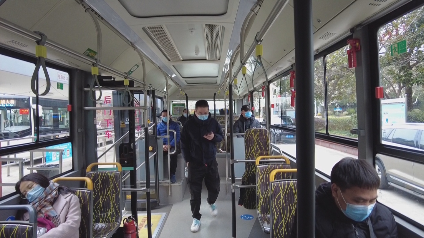 公交车内不得饮食和外放声音上海新规正式施行