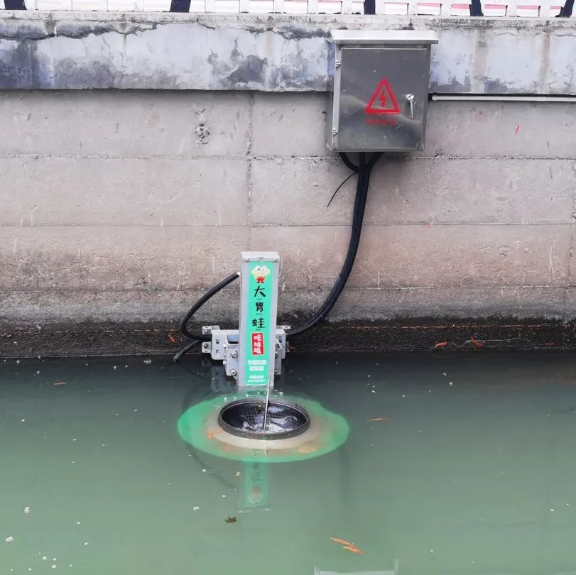 长宁午潮港上的这个大胃蛙能自动收集水面垃圾进一步提升河道保洁效能