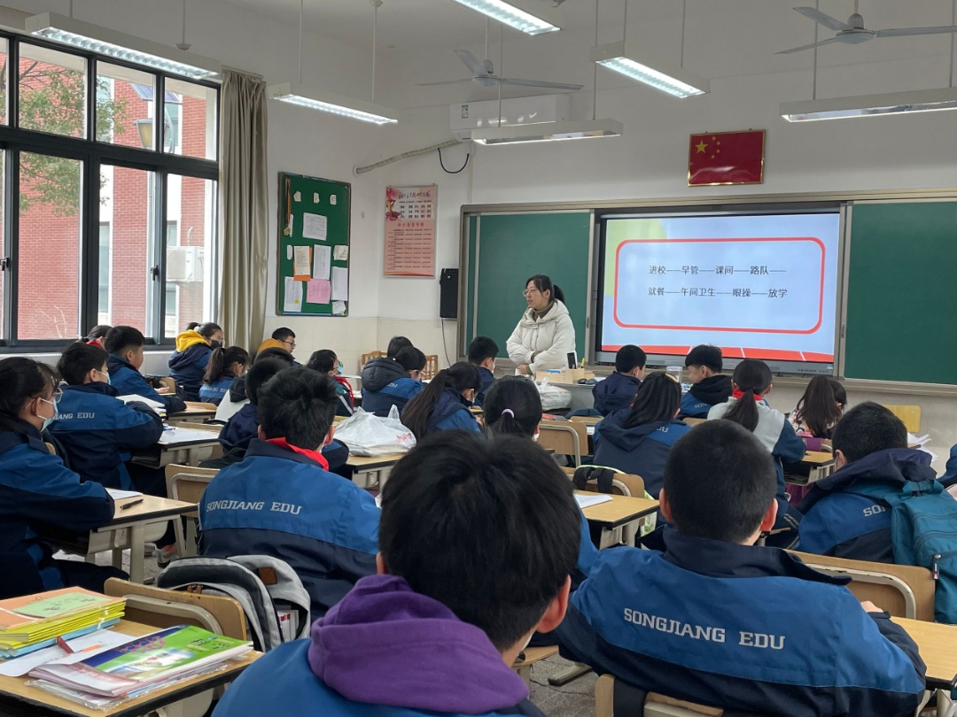 九峰实验学校为传播和弘扬优秀传统文化,营造欢乐轻松的返校氛围,九峰