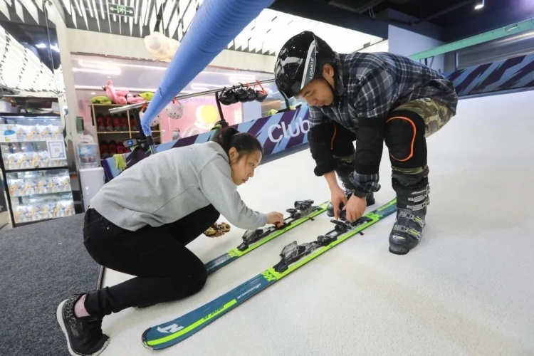 增速明显 拓展BB电子官方网站人群——室内滑雪成为大众休闲新选择