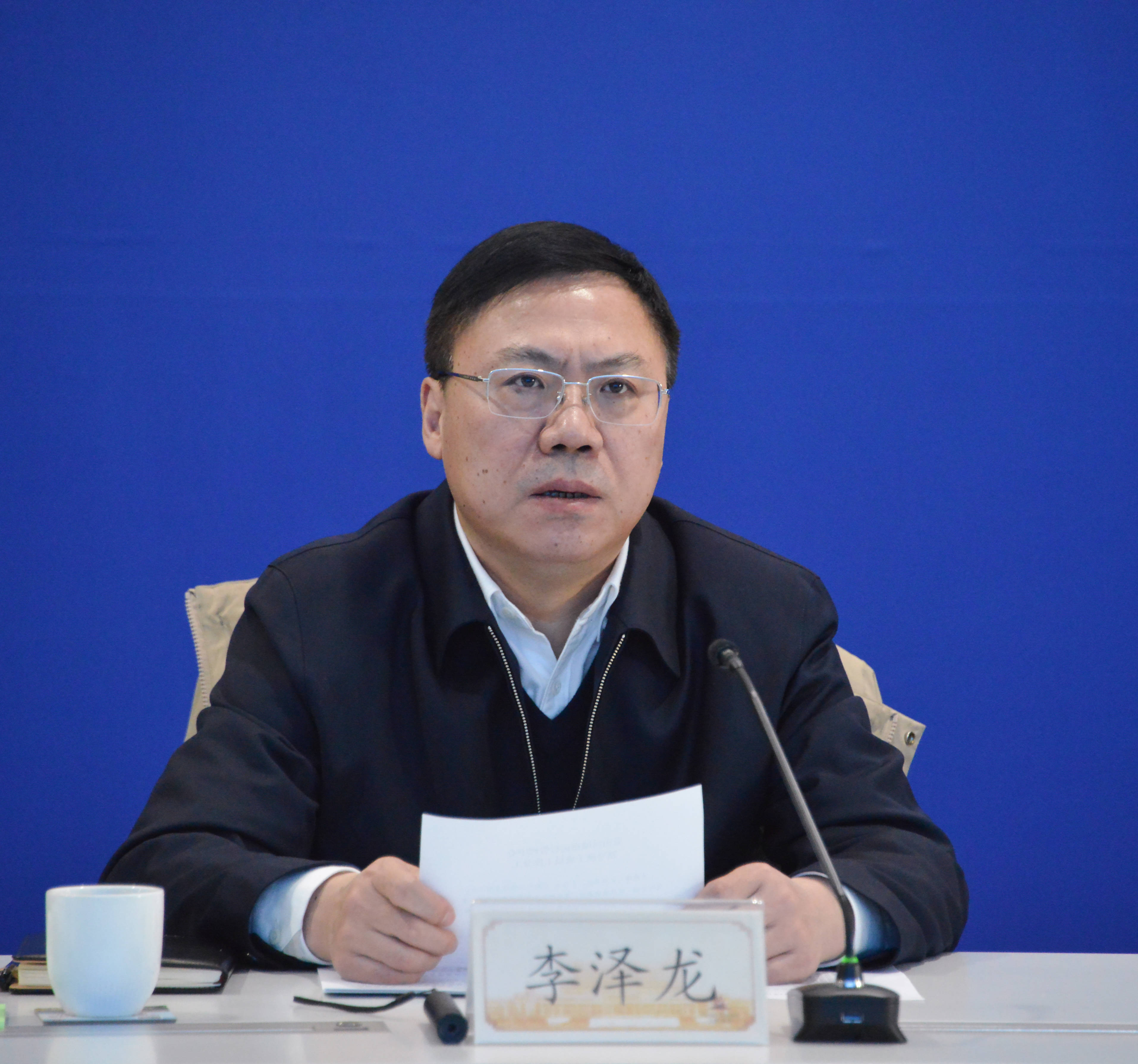 李泽龙确保事事有着落件件有回应