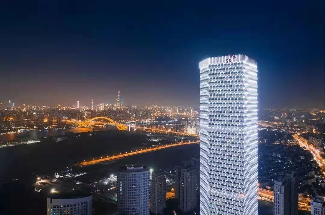 后滩第一高楼迎来首批企业入驻签约助力世博后滩打造发展新高地