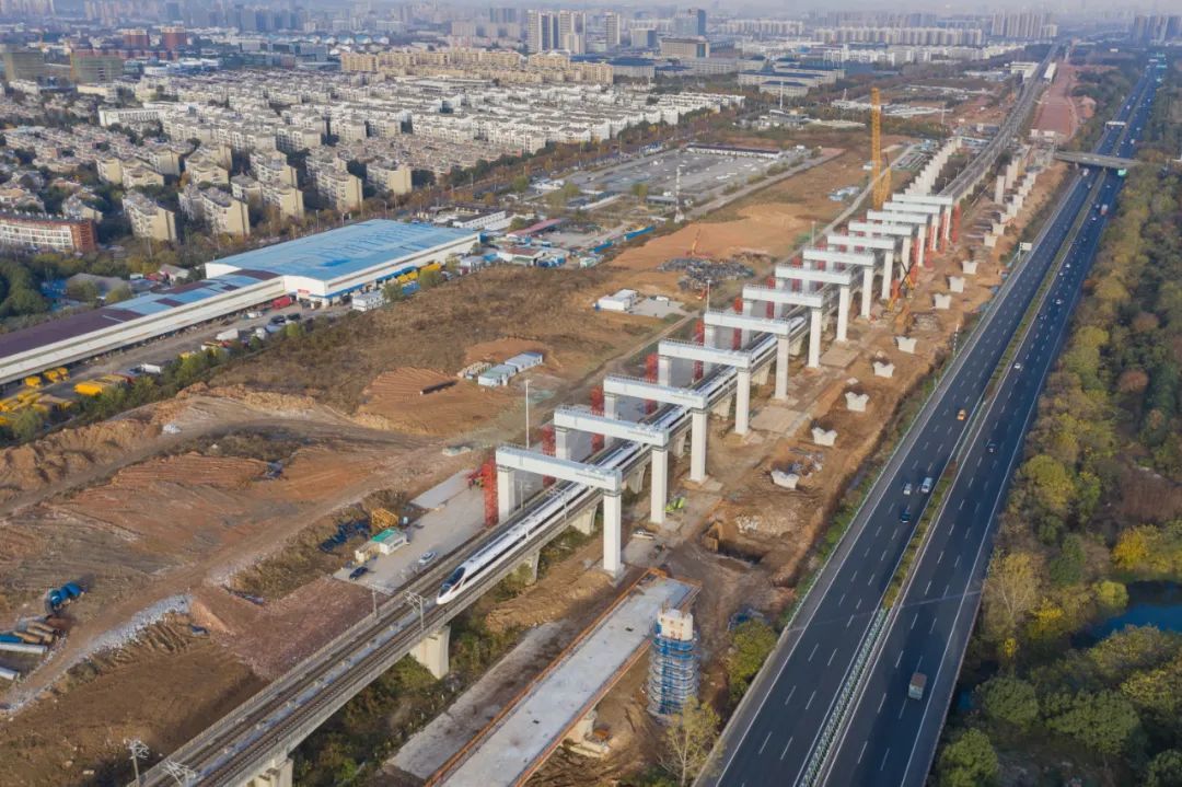 2021年长三角铁路完成基建投资901.