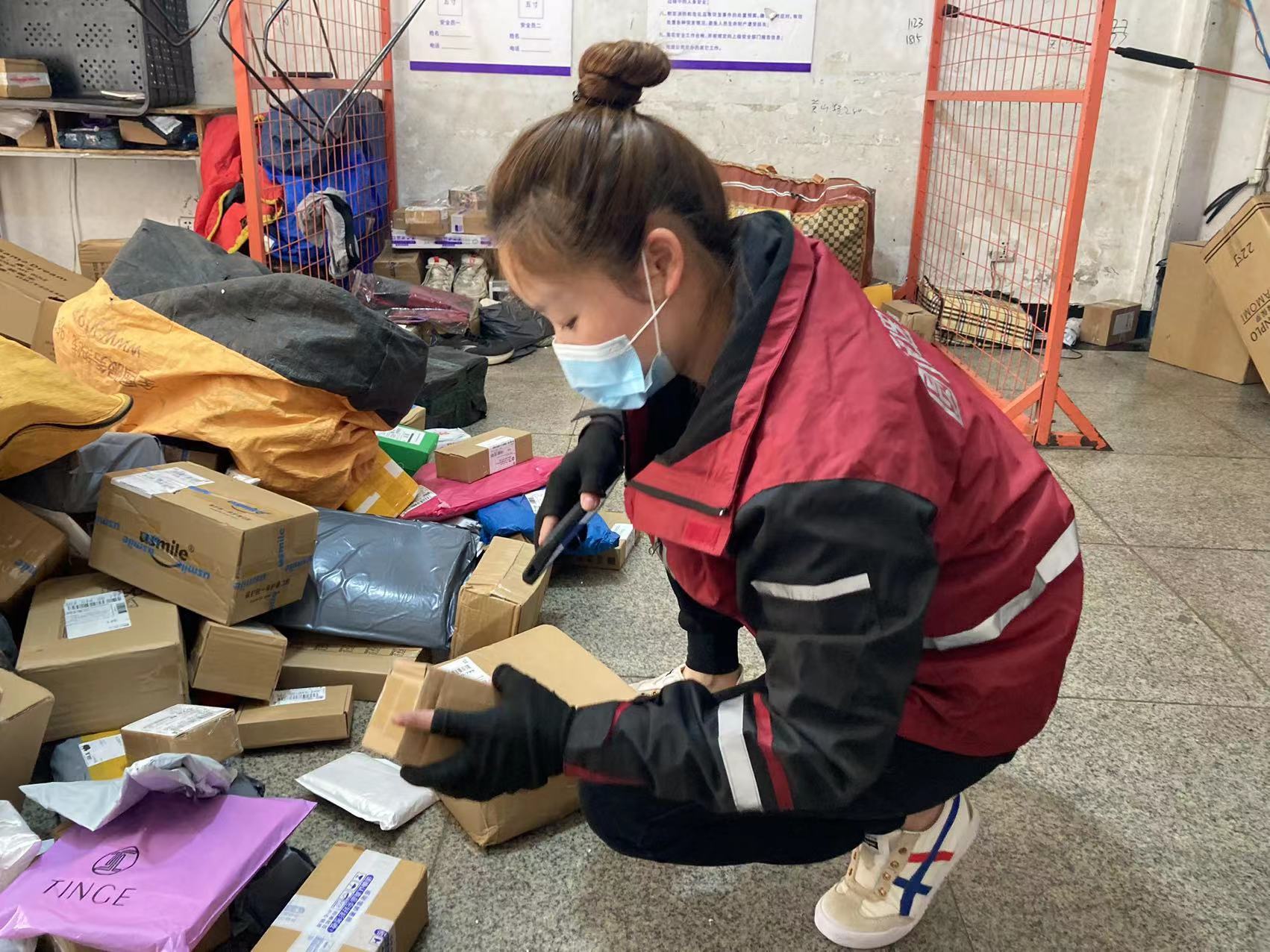 视频丨静安90后女快递员我没有什么优势就是靠努力要做就做到最好