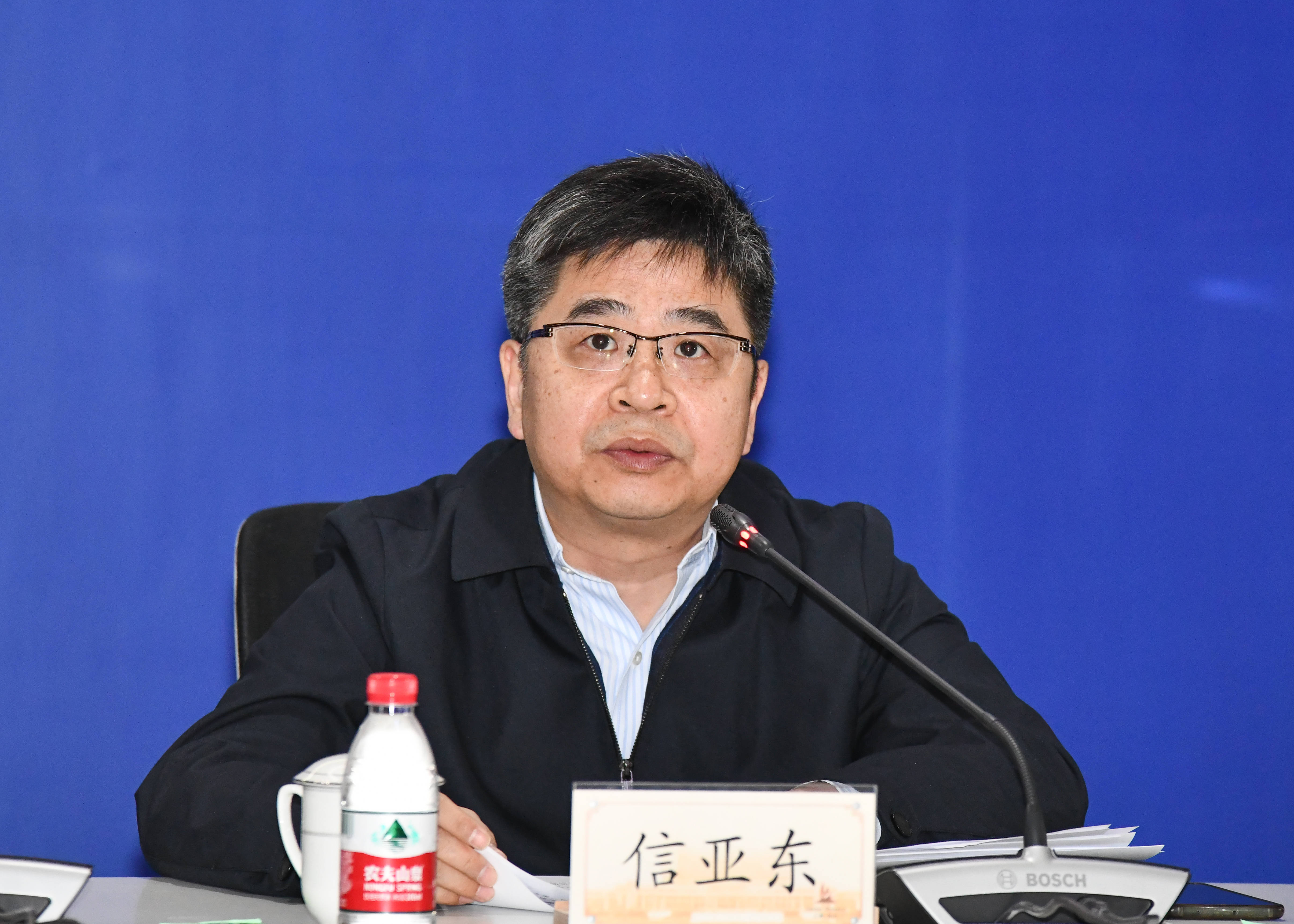 李泽龙清醒认识当前面临的疫情防控形势决不能有任何松劲懈怠的思想