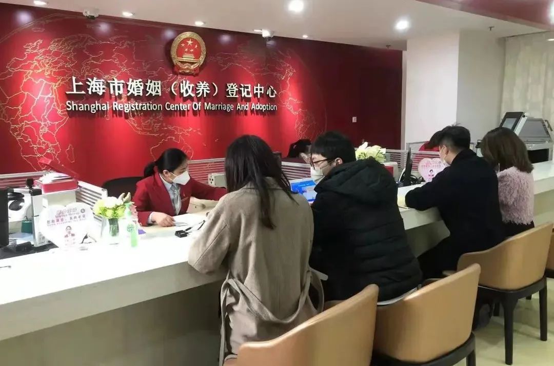 疫情下的爱情守护者上海婚姻登记机构抗击疫情掠影