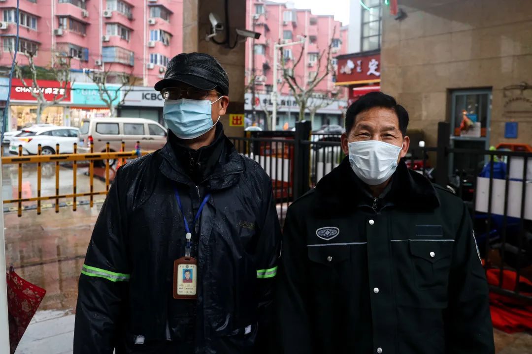 细致入微的保安队伍筑起社区的防疫壁垒