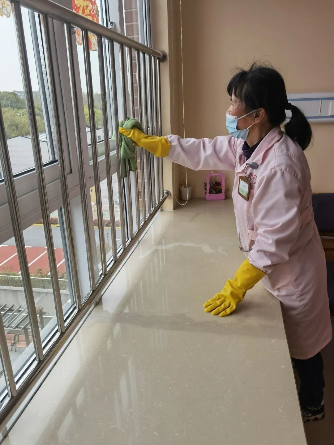 保护性封闭隔离金山福利院老人们的安全有人守护