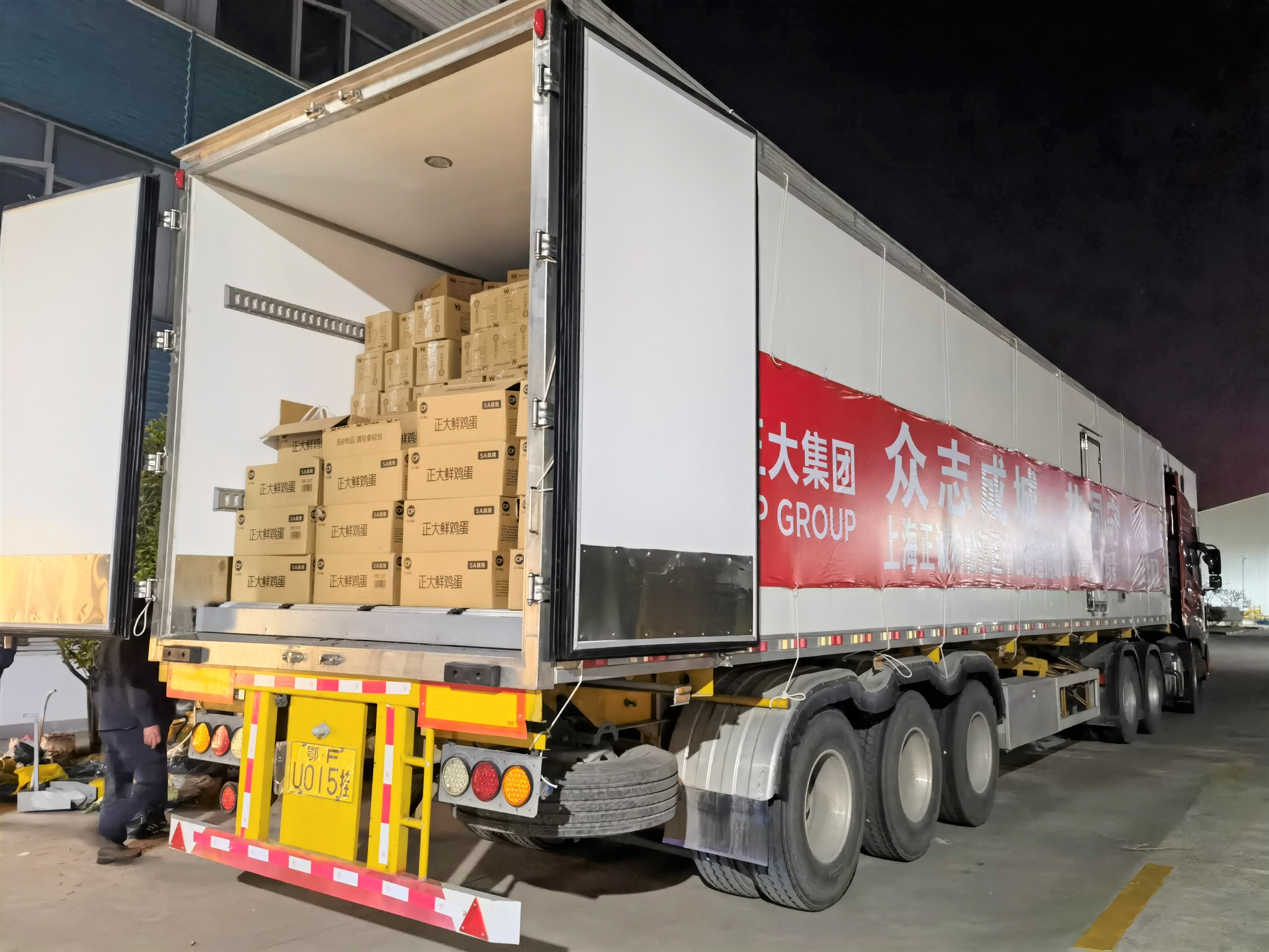 2万枚鸡蛋和5吨蔬菜抵松上海正诚公司完成这场甬沪爱心接力