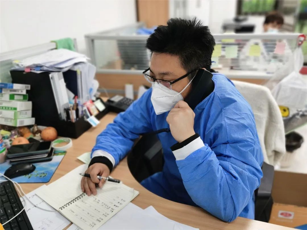 八旬老夫妻封控期间氧气告急!居委会“小张”及时伸出援手
