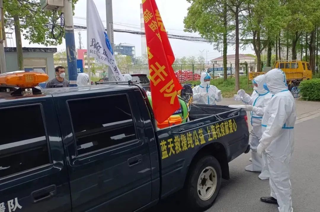 轉運突擊隊與時間賽跑,不分晝夜,入村進戶進行清收轉運工作.