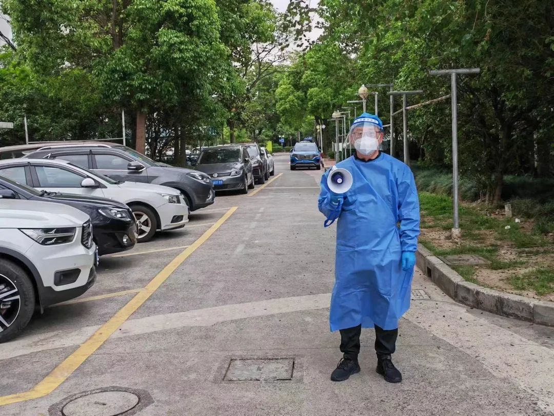 防疫三剑客他们在各自的岗位上全力以赴