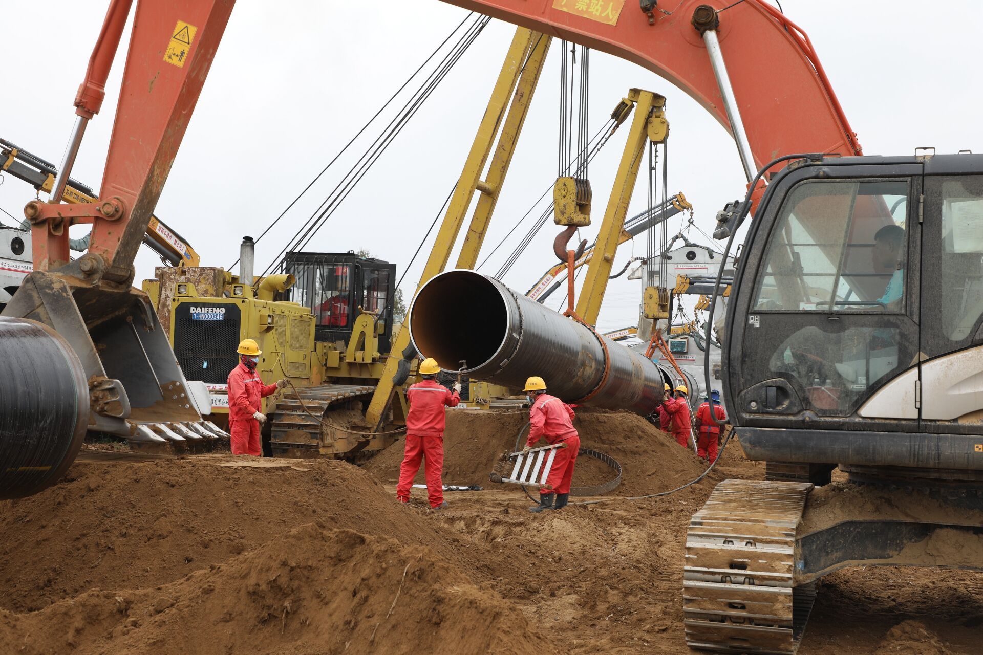 组图干线天然气管道工程加紧施工