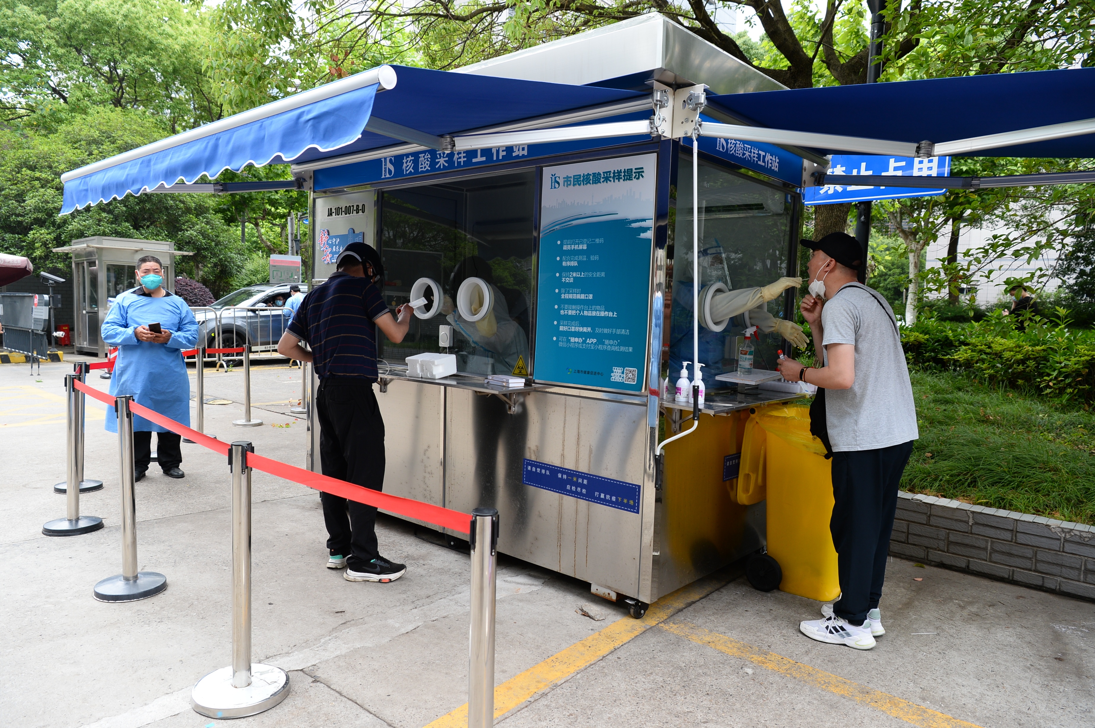 同时加快检测速度,更好地方便进出上海的旅客更快捷核酸检测