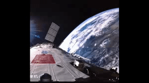 氧气管怎么带鼻子上带着老花镜、头发花白……他55岁三次踏上太空：我这辈子就是干航天的，值！_https://www.jmylbn.com_新闻资讯_第5张