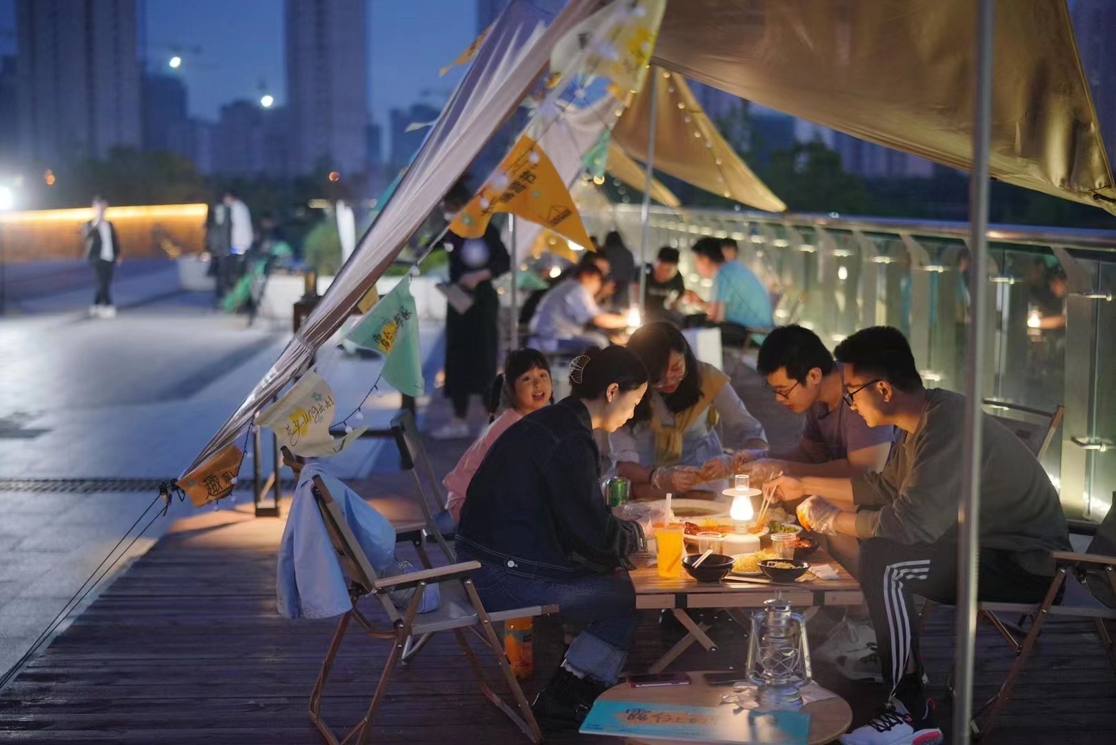 这股外摆的人间烟火气你get了吗