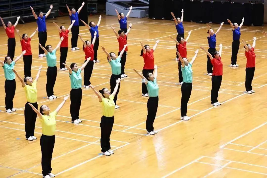 小学生广播体操进场表演视频_小学生广播体操口号简短霸气_小学生广播体操提示