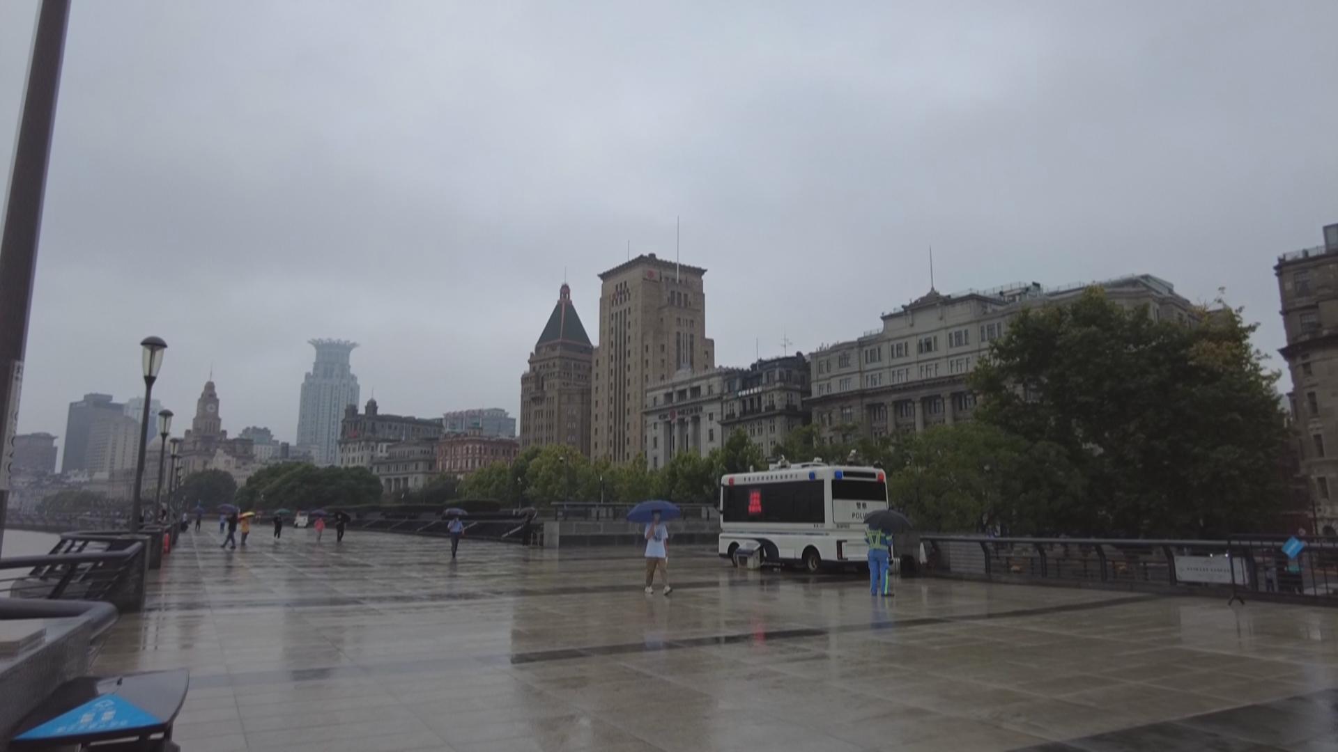 在云雾缭绕的外滩感受暴风雨前的宁静_上观新闻