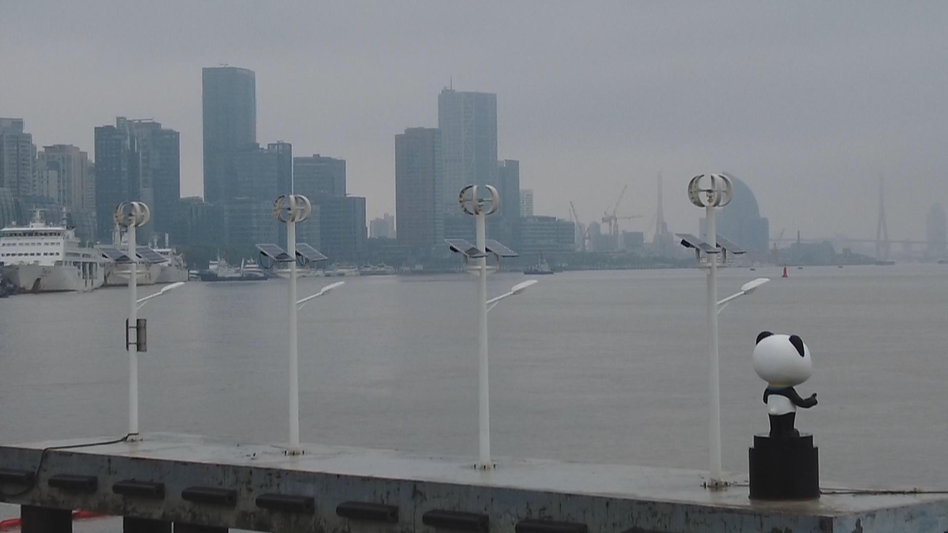 在云雾缭绕的外滩感受暴风雨前的宁静_上观新闻