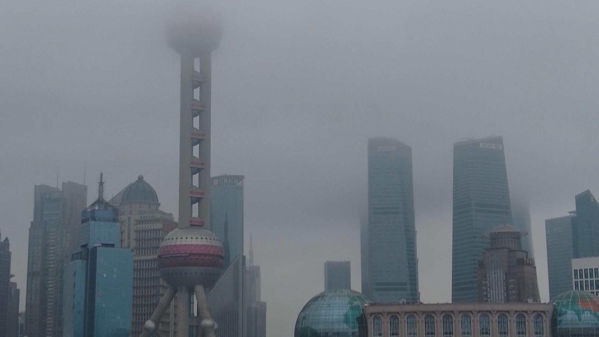 在云雾缭绕的外滩感受暴风雨前的宁静_上观新闻