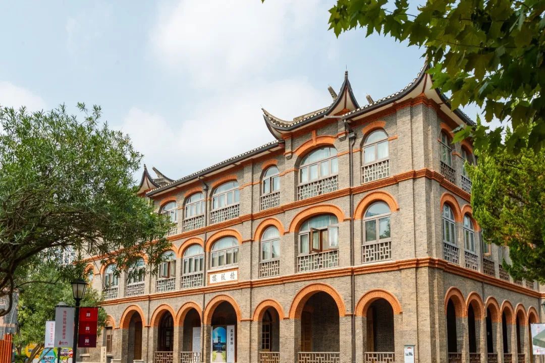 哈灵!一大波美图让你饱览华政园的洋气与高雅!