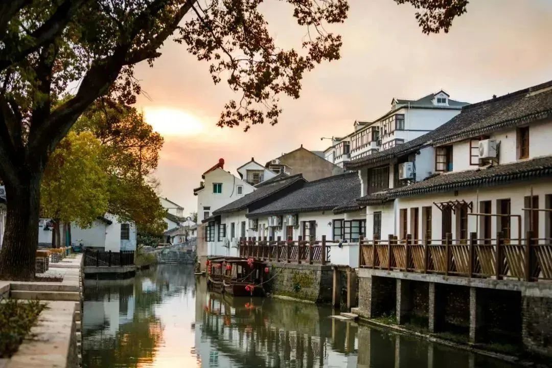 繼芳橋雌雄座榫,南虹橋精雕細琢,這些橋串聯起市河兩岸的繁忙.