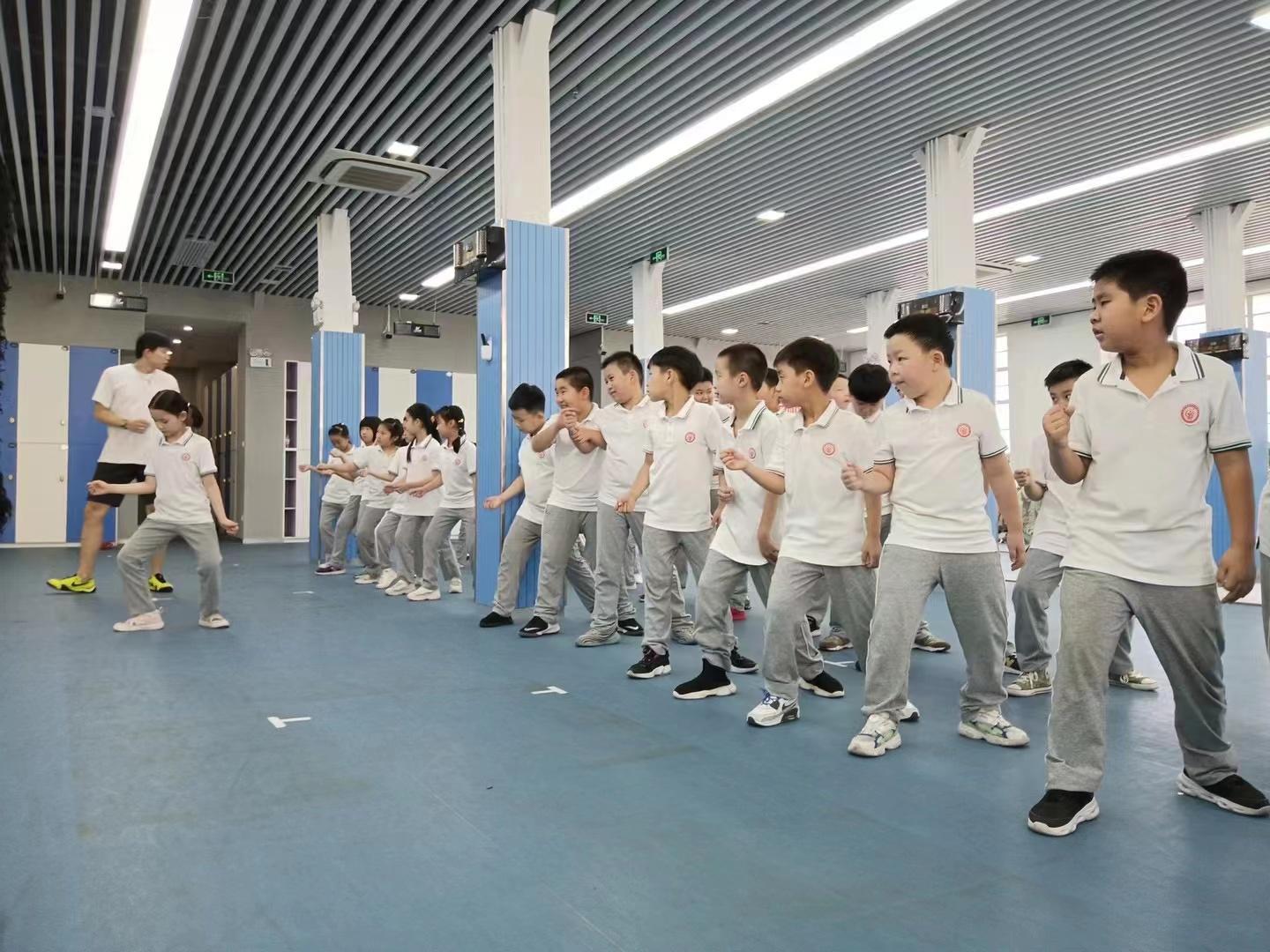 6月22-23日，2017年台州市国土资源系统乒乓球比赛在市体育局少体校训练基地举行