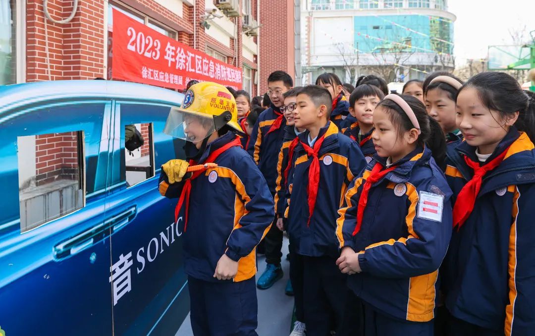 徐汇区小学开学第一课_徐汇区民办滨江幼儿园_中小学开学典礼活动