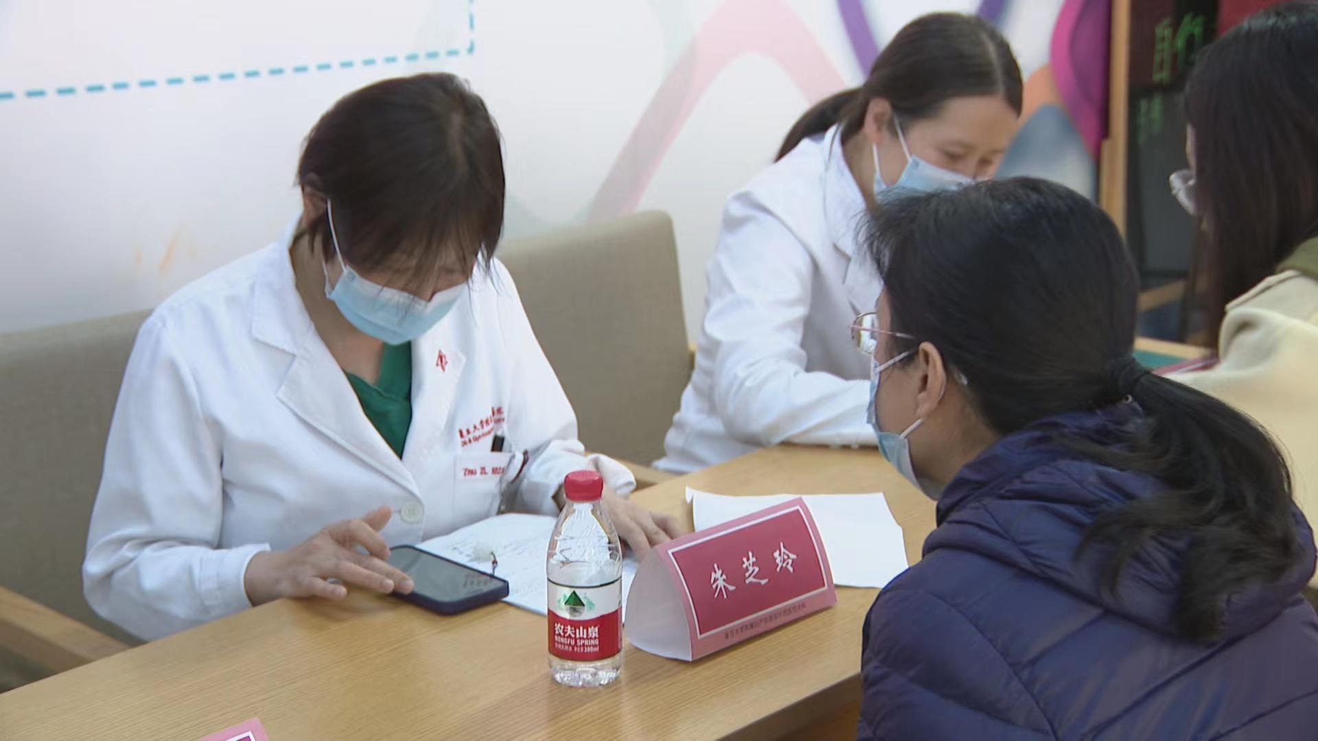 红房子专家下社区一对一提供妇科咨询