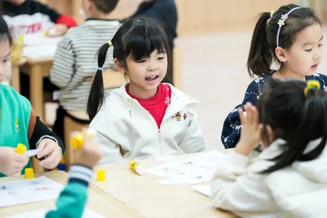 家长到幼儿园当一天园长或老师会怎样？上海世外云尚欧莱幼儿园有