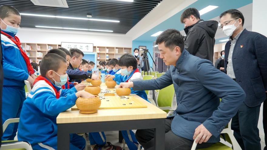 陈毅爱心围棋教室 上海援疆 围棋教育_第49号陈毅爱心围棋教室授牌成都市教科院附校