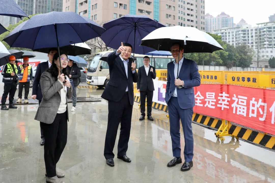 进一步加强开放与合作,区领导会见美国铁狮门全球总裁一行