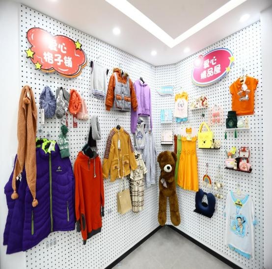 浦东潍坊新村街道慈善超市“小杠杆”撬动社区公益事业发展的“大格局”