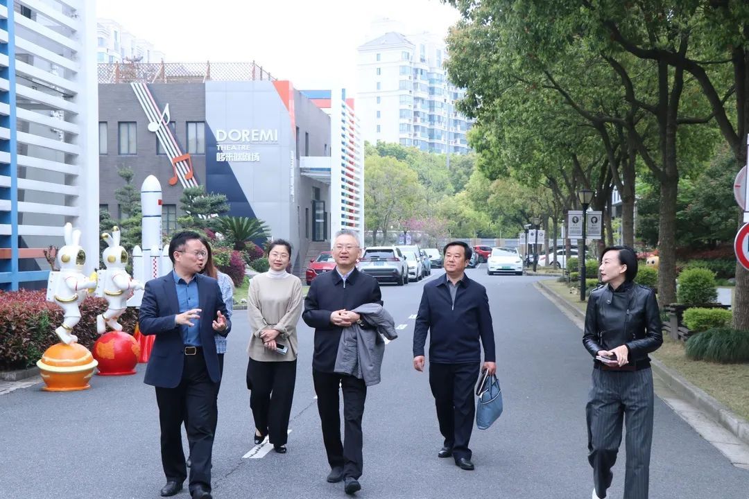 热点聚焦松江区教育工作党委书记姚辉走访调研上海外国语大学松江外国