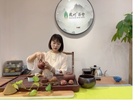 练瑜伽、弹米乐 M6吉他、学茶艺……崇明人这样给自己“充电”(图5)