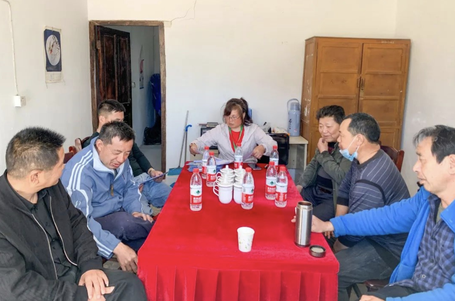 不种菜改种花，这里的乡间野趣真的好暖！