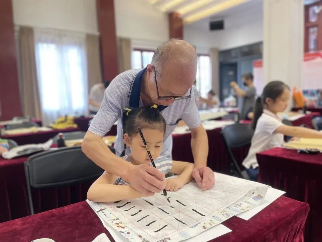 免费学书法!苏河湾书画志愿队成立少儿书法公益班
