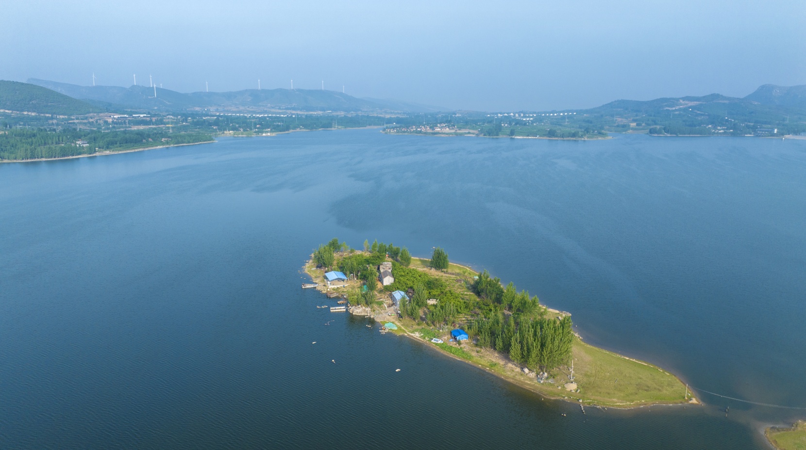 泗水龙湾湖环湖公路图片