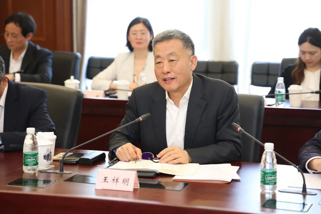 华润集团董事长王祥明到访复旦双方微电子签署合作备忘录