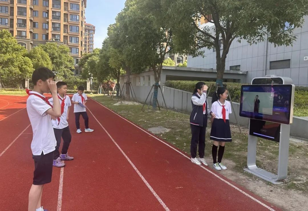 AI助力！防城港边境学校操场变身智能乐园孩子们的运动新体验