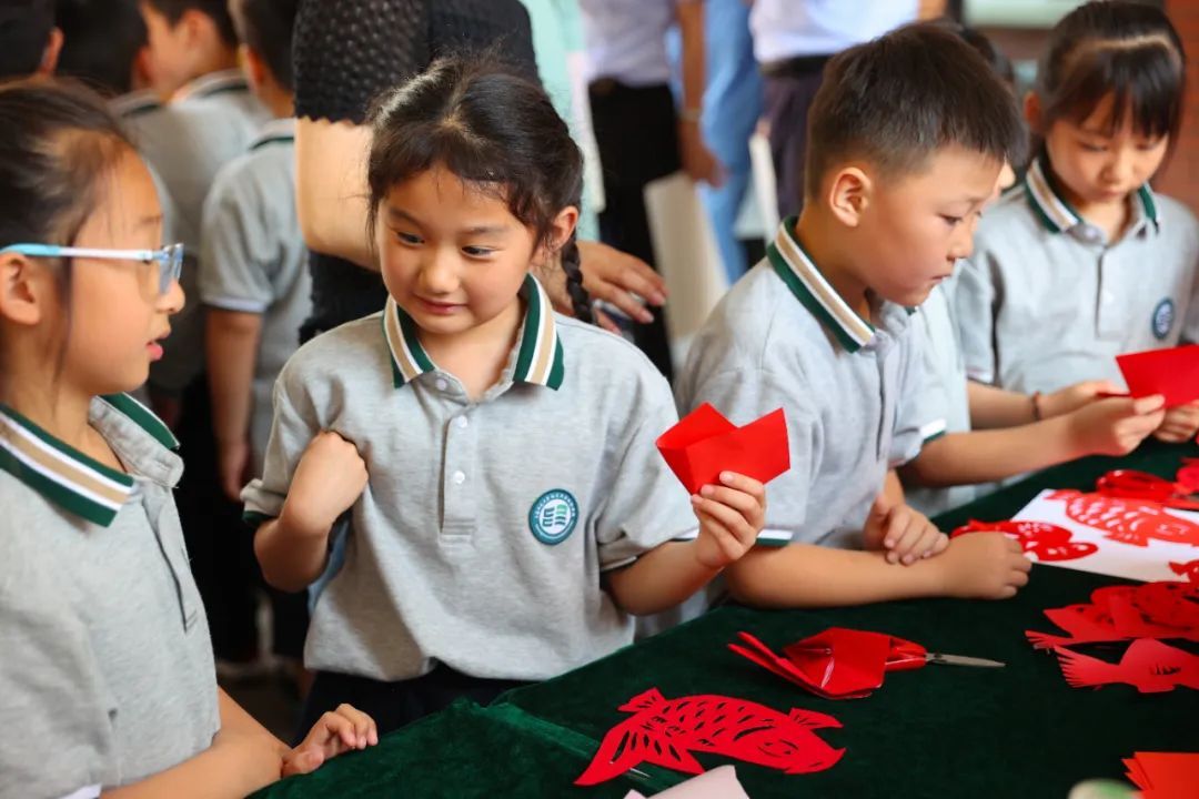 近距离体验非遗车墩这所学校来了一群民间艺术家