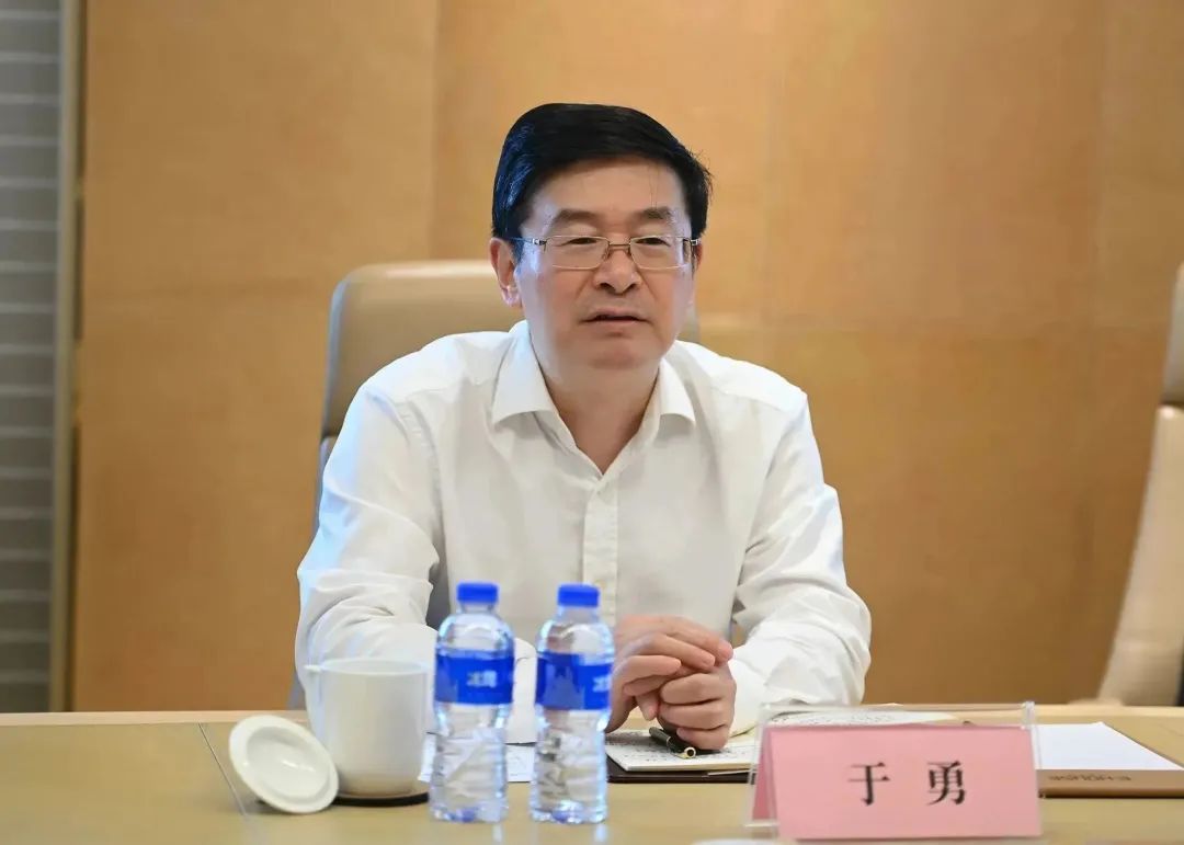 推动企业在静安高质量发展！区委书记于勇走访调研企业_上观新闻