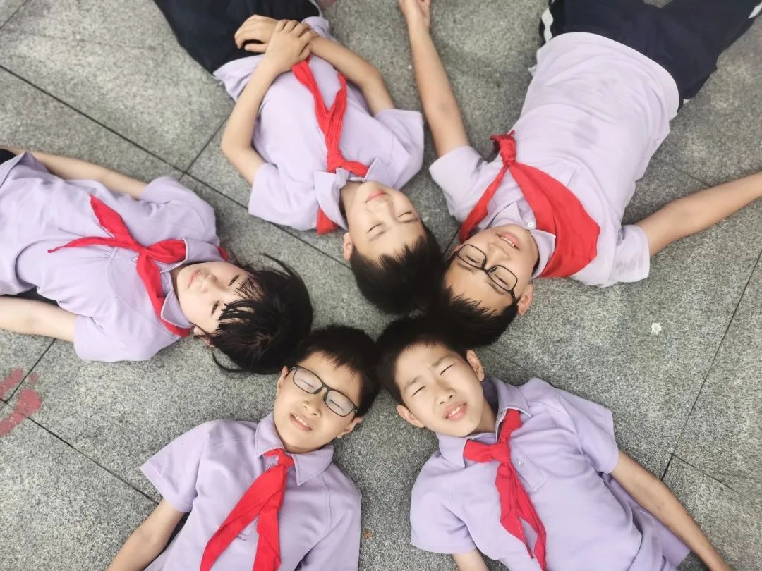 杨浦区小学幼儿园毕业照_幼儿园毕业典礼造型_毕业季创意毕业照