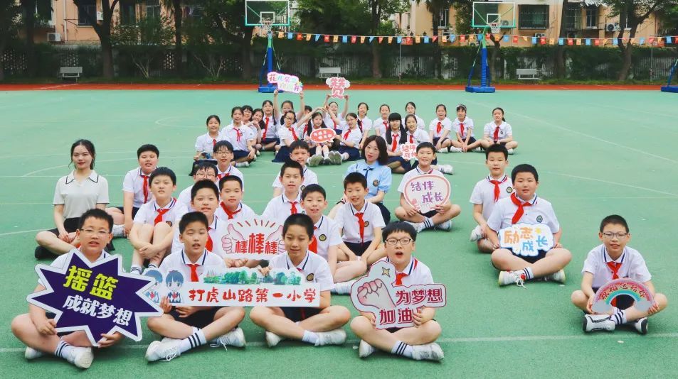 幼儿园毕业典礼造型_杨浦区小学幼儿园毕业照_毕业季创意毕业照