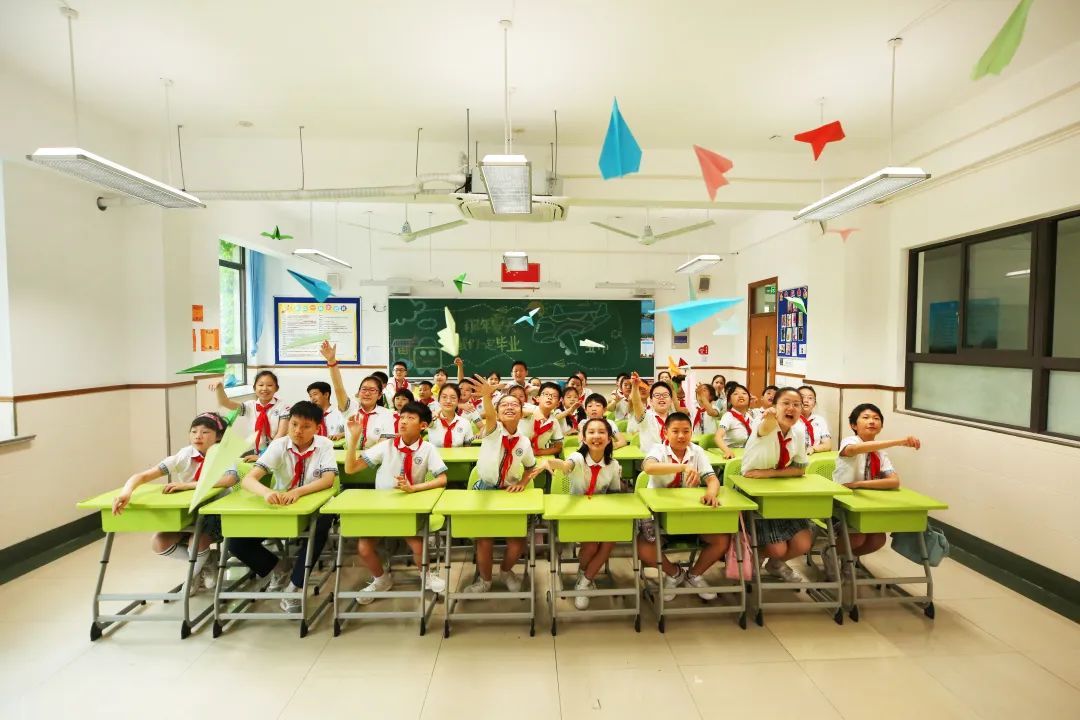 杨浦区小学幼儿园毕业照_幼儿园毕业典礼造型_毕业季创意毕业照