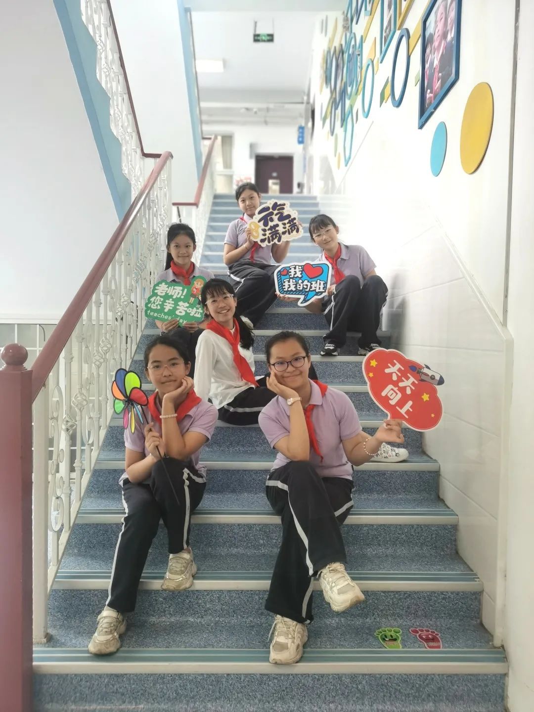 幼儿园毕业典礼造型_毕业季创意毕业照_杨浦区小学幼儿园毕业照