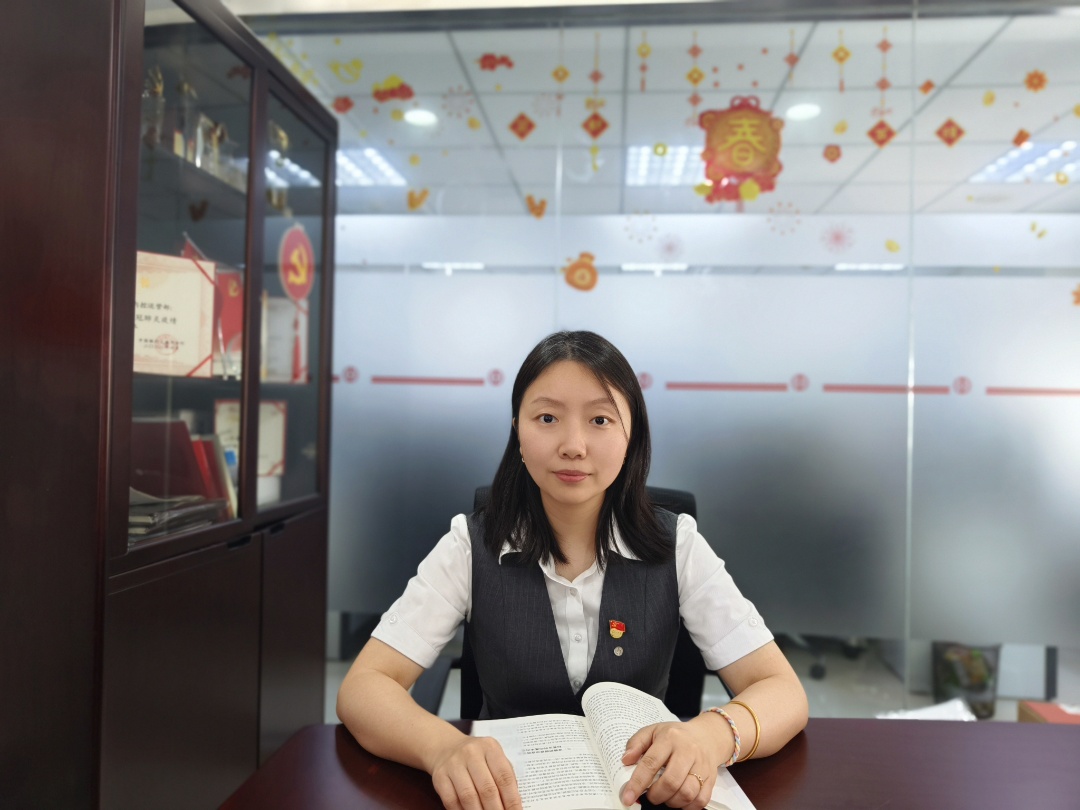 徐颖佳宝山区"八五"普法志愿团成员中国银行上海市宝山支行风险合规与