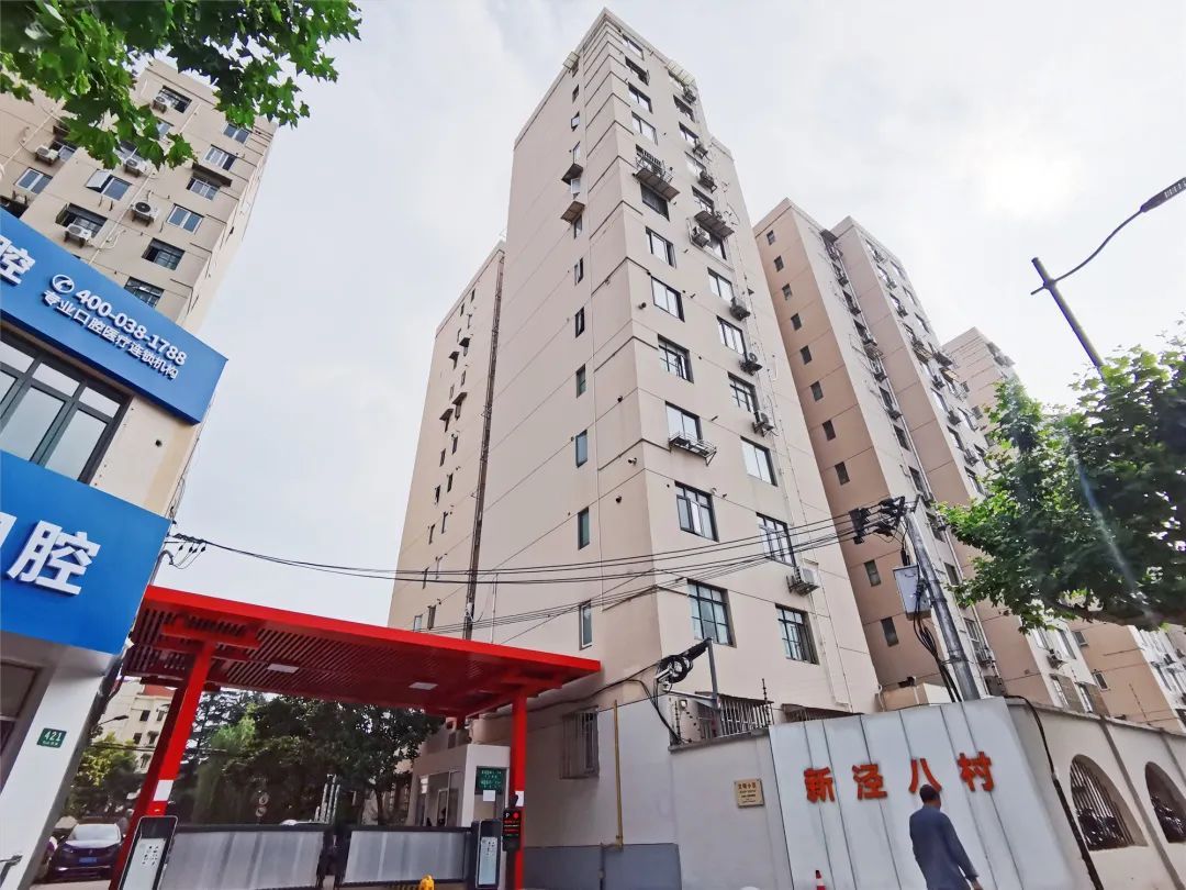 10台已投用7台施工中加装电梯增加了新泾八村居民的幸福感我爱我家