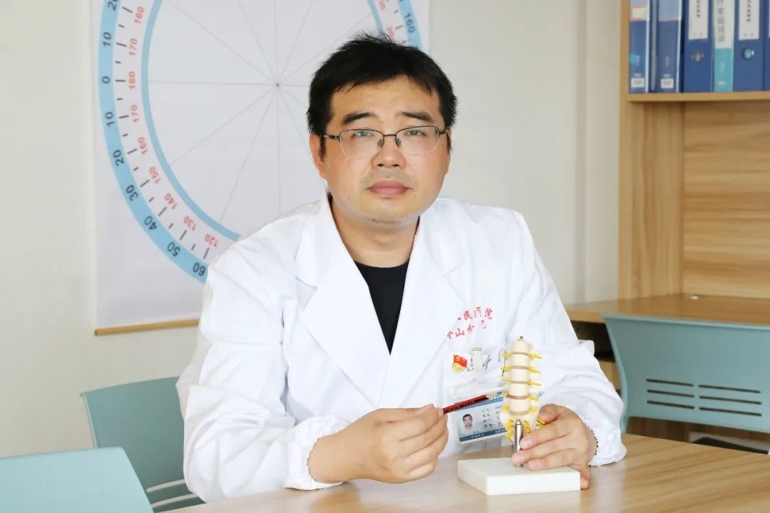 什么是手术无影灯无影灯下、手术台上，他诠释了“大刀阔斧”下的铁“骨”柔情！_https://www.jmylbn.com_新闻资讯_第1张