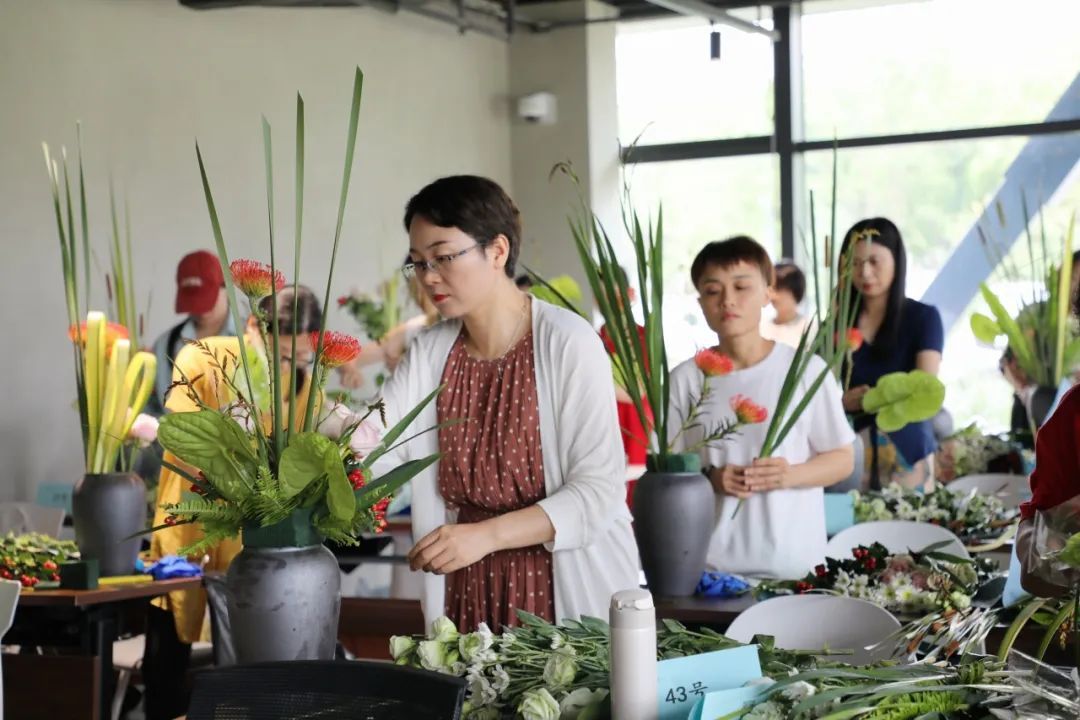 正式比赛之前,中国插花花艺大师,中国插花花艺协会常务理事,上海市